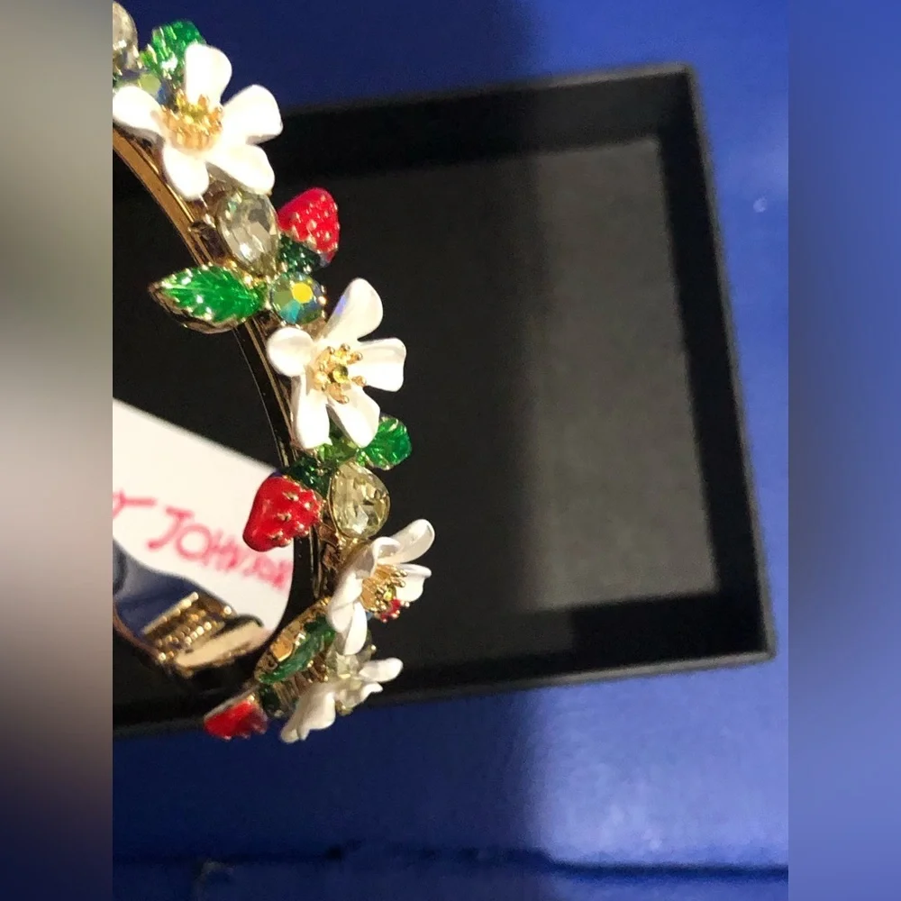 Betsey Johnson strawberry & white flower cubic zirconia gold bangle Bracelet new - Picture 8 of 13